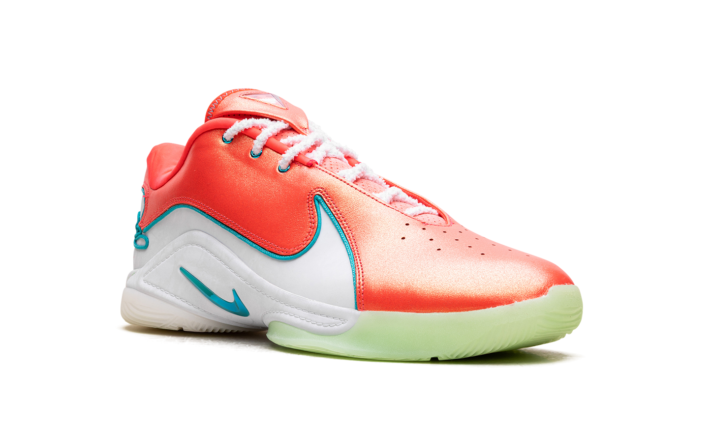 LeBron 22 "Christmas" HV5148 600