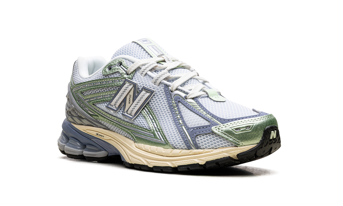 1906R "Metallic Green Blue" U1906RNE