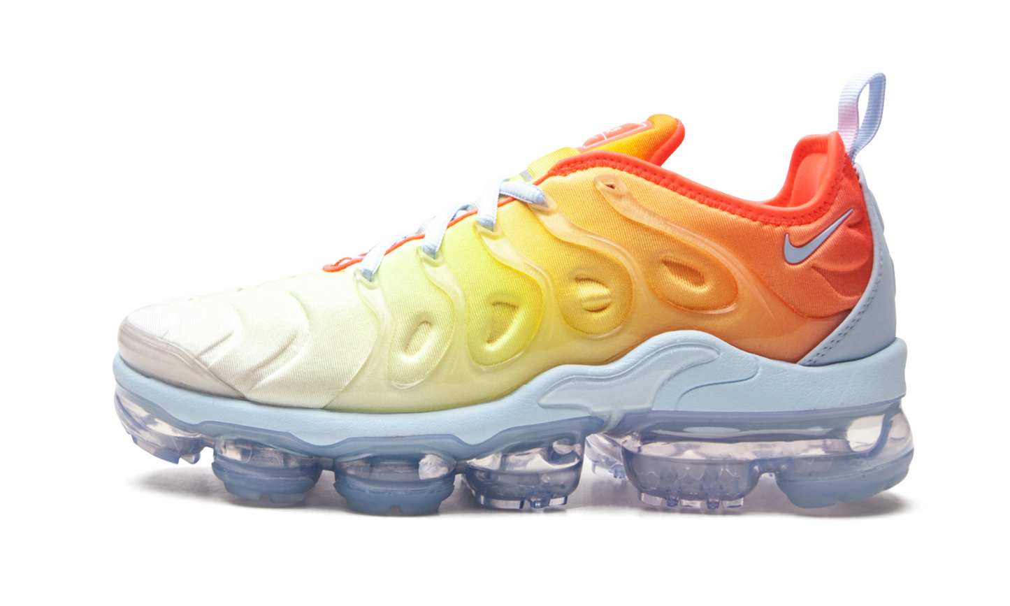 WMNS VaporMax Plus "Sunrise" CW5593 400
