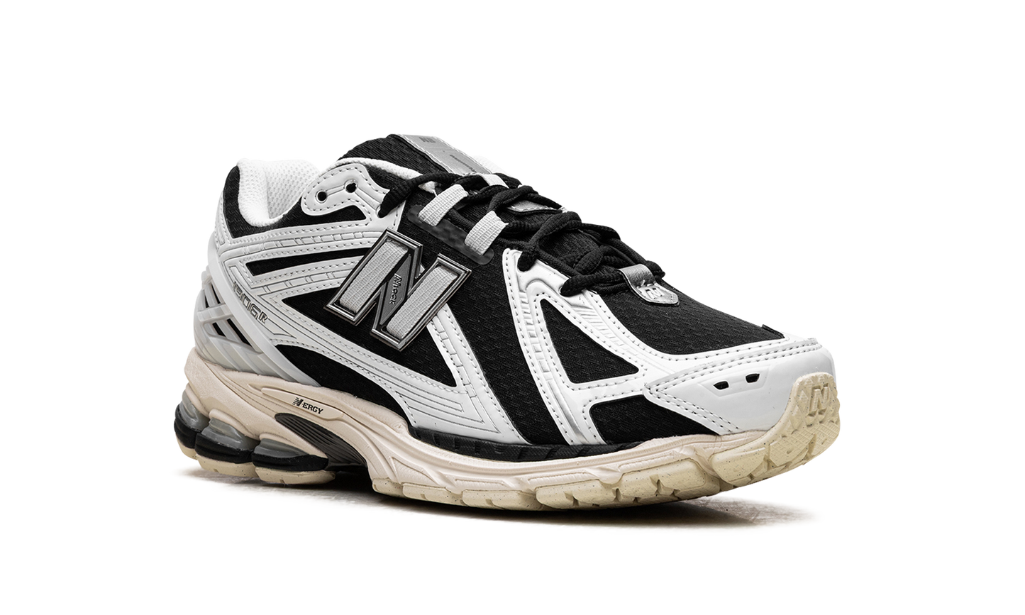 1906 "Black / White" U1906RCI