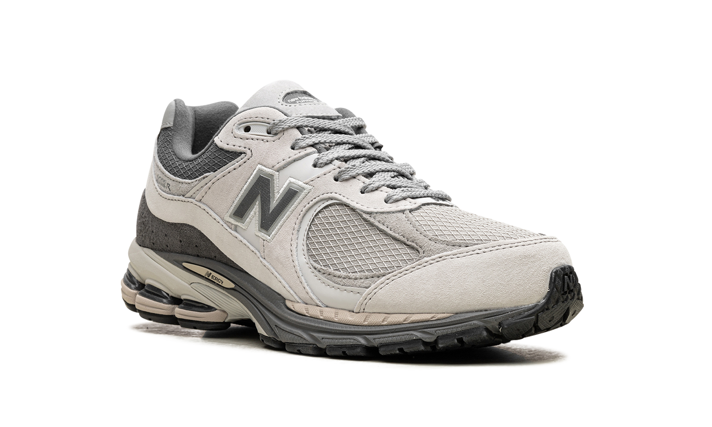 2002R "Raincloud Concrete" M2002RRW