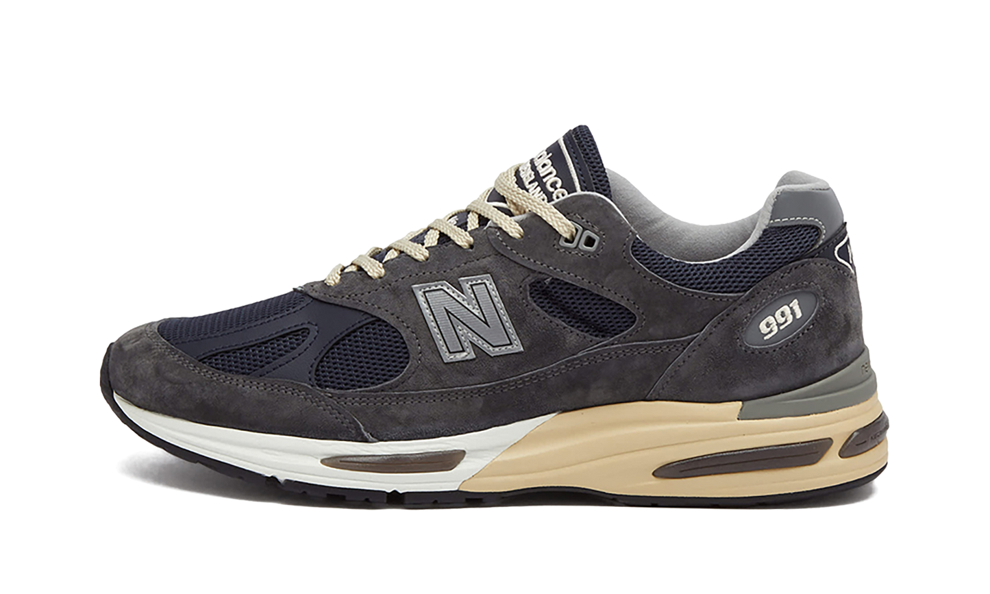 991v2 "Made in UK - Dark Gull Grey" U991GG2