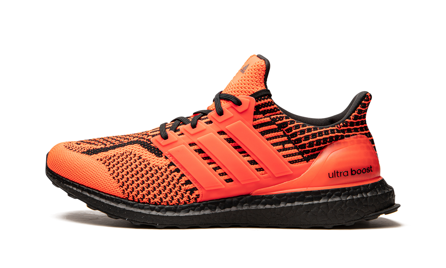 UltraBoost 5.0 DNA "Solar Red / Core Black"