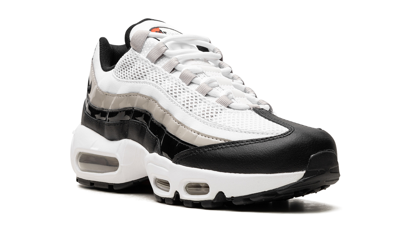 AIR MAX 95 WMNS "Light Iron Ore / Black Patent" DR2550 100