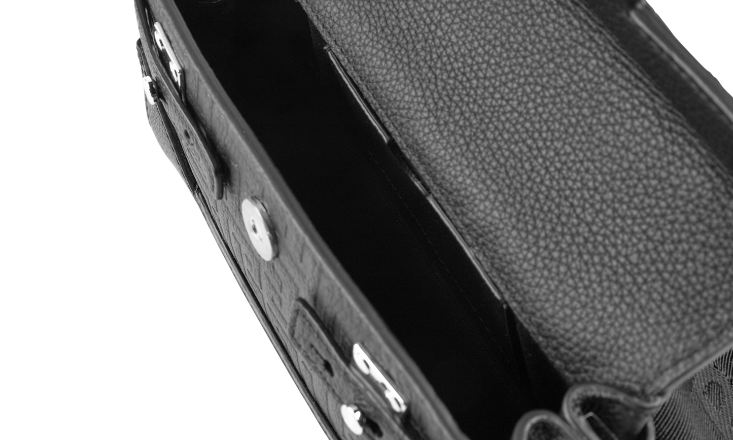 B-Buzz 19 Shoulder Bag "Black" BM1AE172 LPSE 0PA