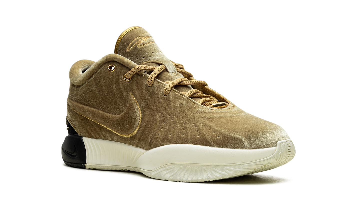 LeBron 21 EP "The Shop Nobility (Solid Sole)" FZ7884 700