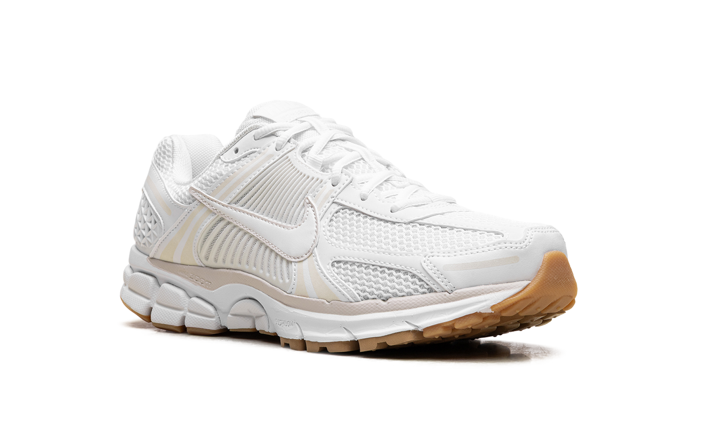 Zoom Vomero 5 WMNS "White Phantom Summit White" FJ2028 104