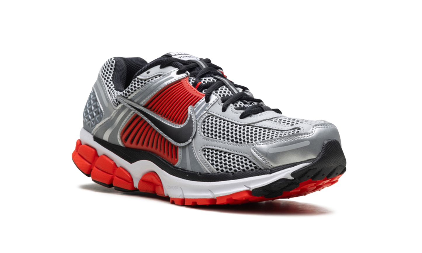 Zoom Vomero 5 "metallic silver black" FJ4151 005