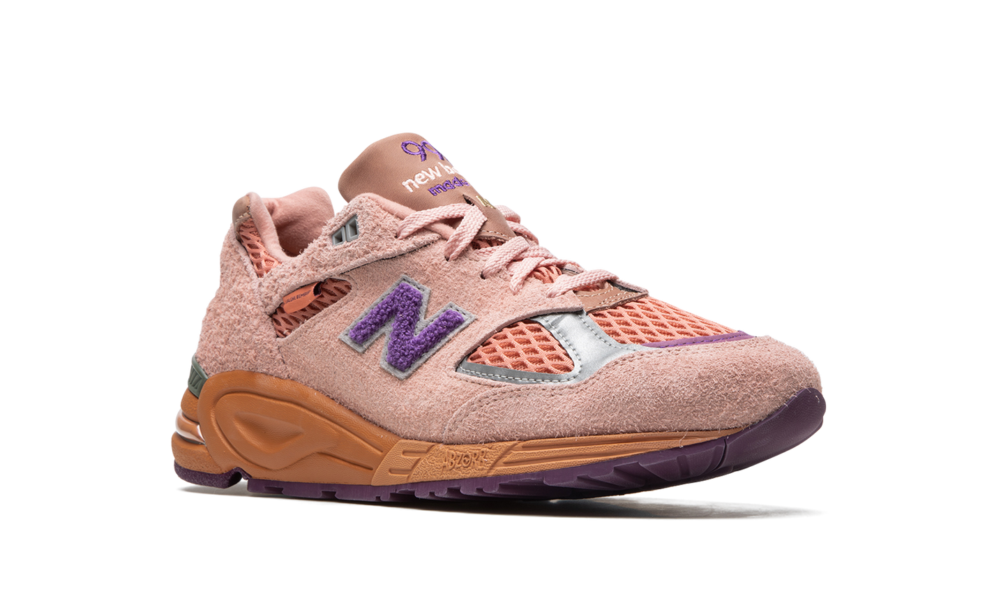 990 V2 "Salehe Bembury - Sand Be The Time" M990SB2