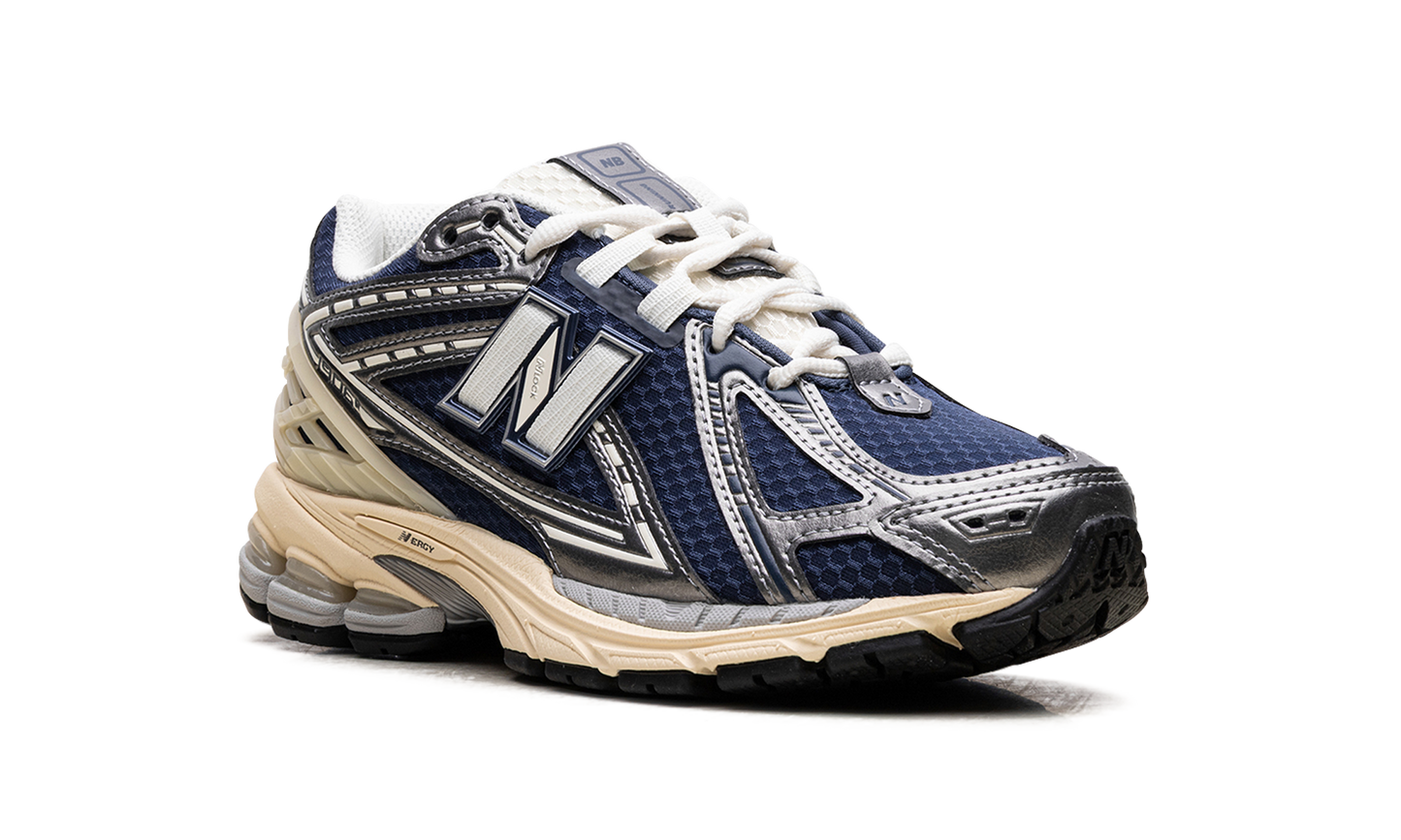 1906R "Vintage Indigo" U1906RCK