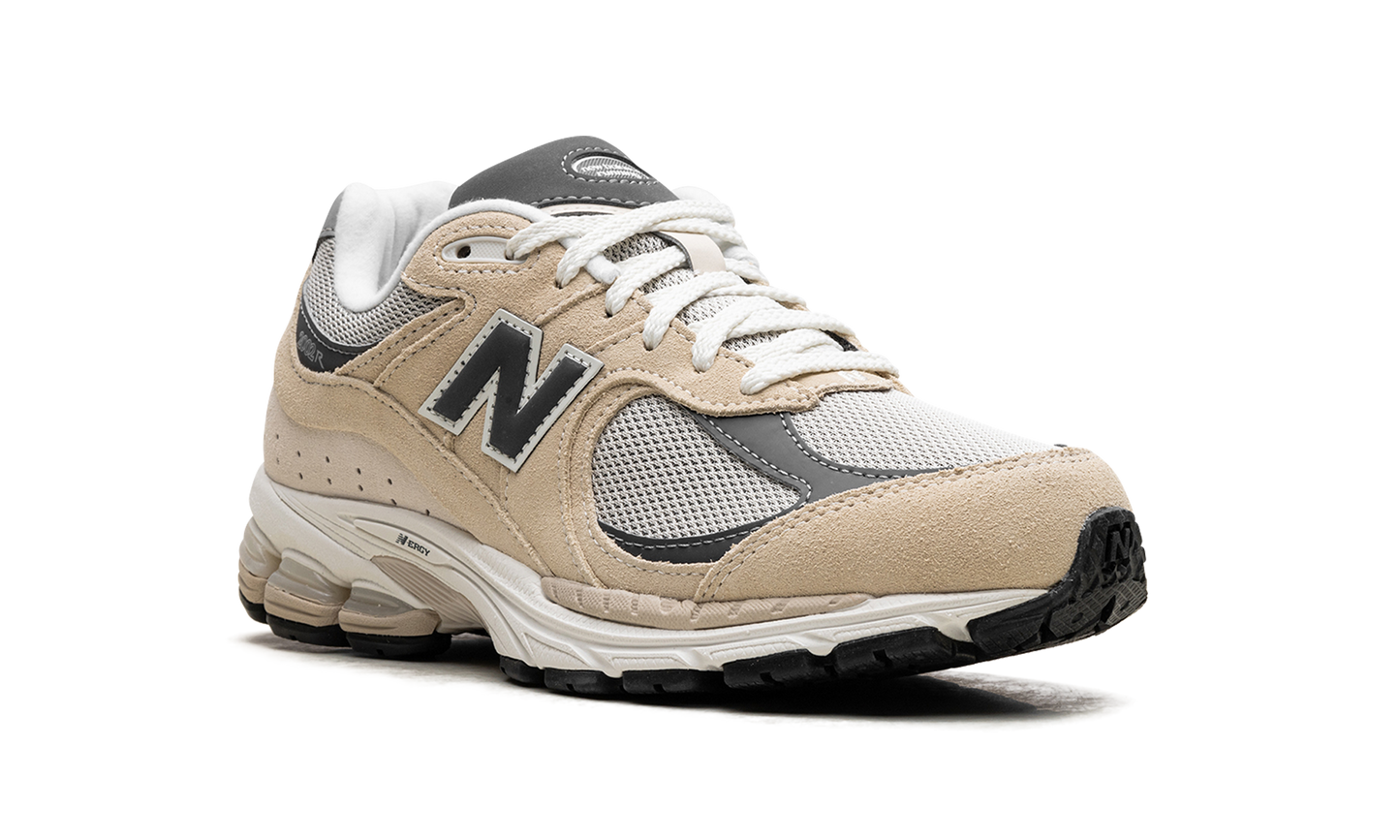 2002R "Sandstone Magnet" M2002RFA