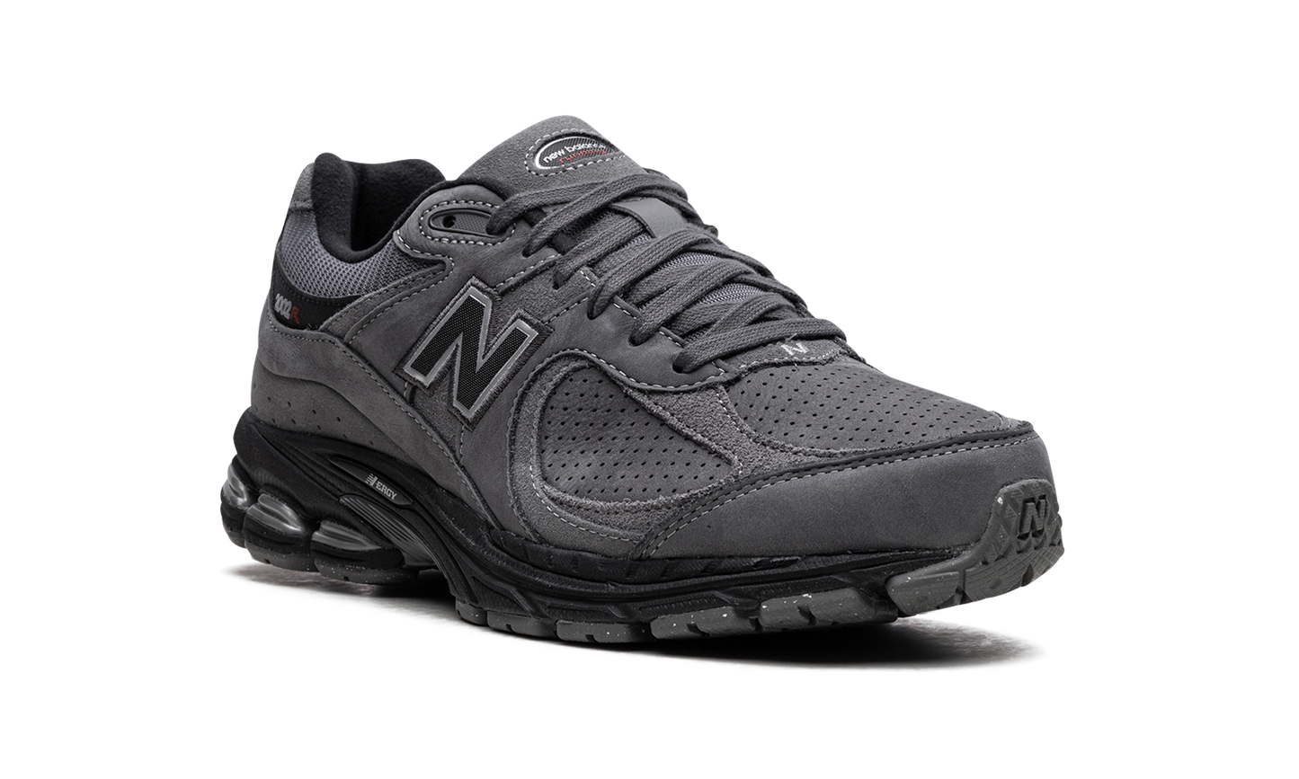 2002R "Castlerock / Black" M2002REH