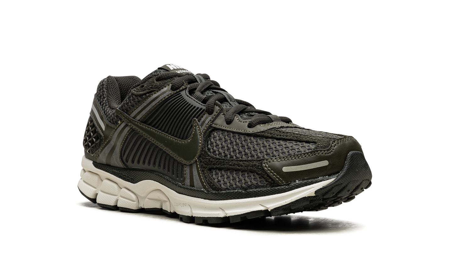 ZOOM VOMERO 5 WMNS "Sequoia" FQ8898 325