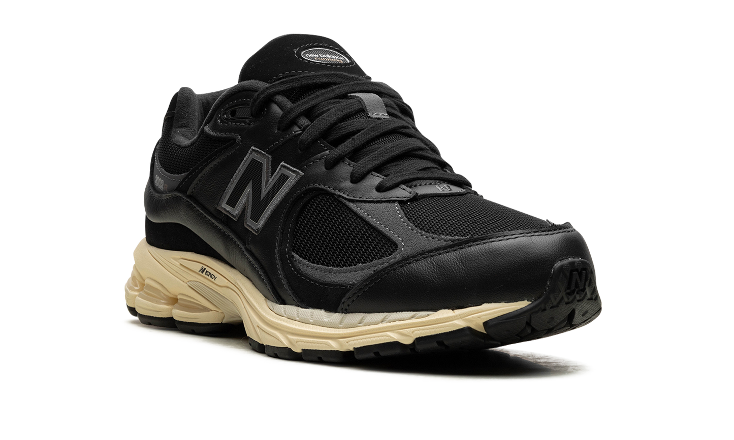 M2002R "Vintage Black White" M2002RIB