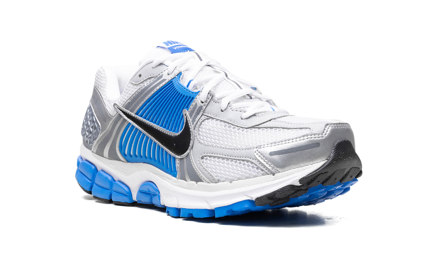 Zoom Vomero 5 "Metallic Silver/Photo Blue" FJ4151 100