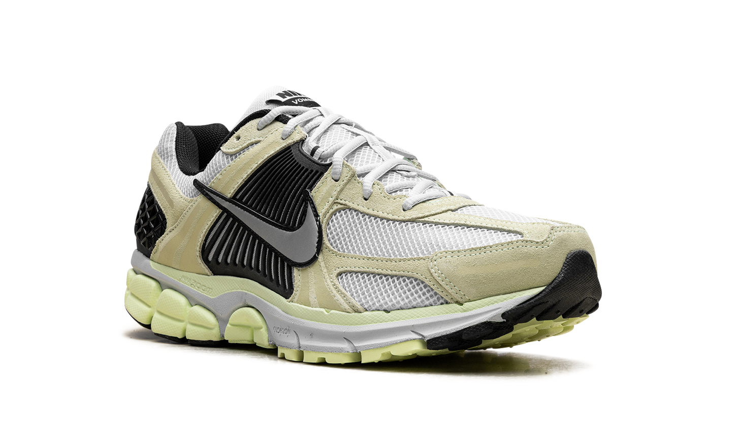 Zoom Vomero 5 "Barely Volt" HF1553 700