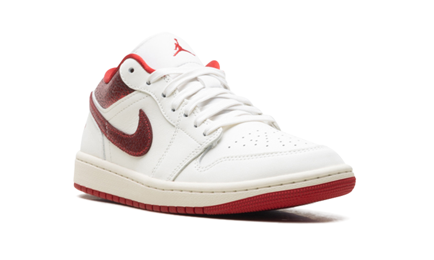 Jordan 1 Low WMNS "Ruby" HJ9338 106