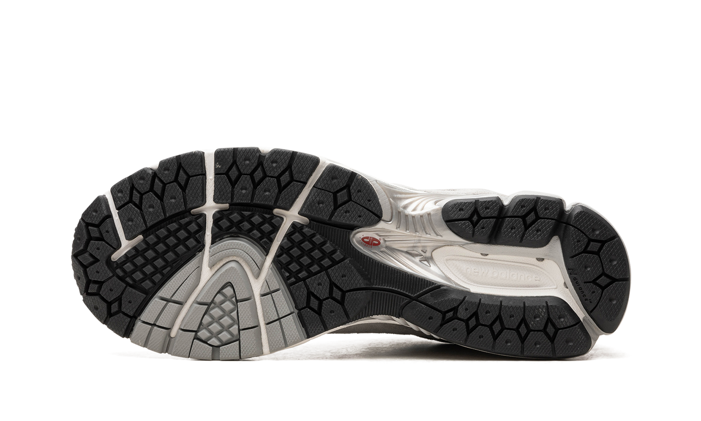 2002R Gore-Tex "Concrete" M2002RXJ