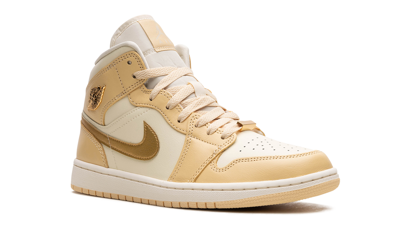 AIR JORDAN 1 MID WMNS "Pale Vanilla" FB9892 200