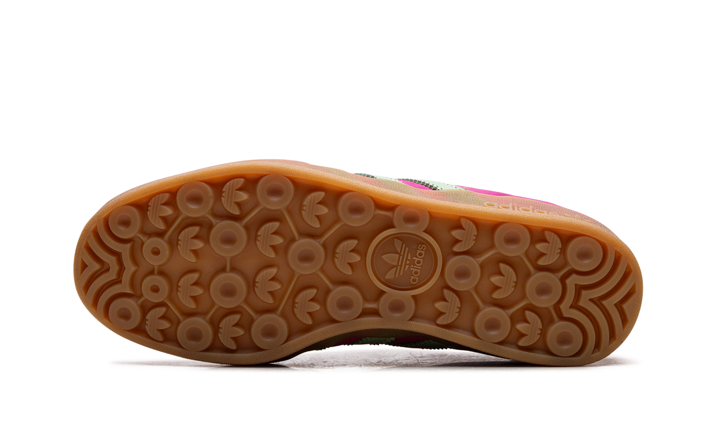 Gazelle Indoor WMNS "Semi Lucid Fuchsia" JI2718