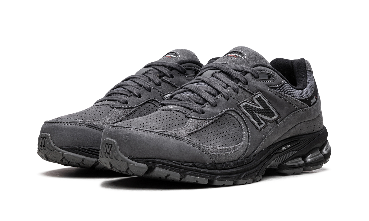 2002R "Castlerock / Black" M2002REH