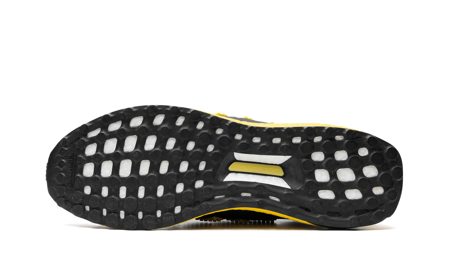 Lego - Ultraboost DNA "Core Black / Yellow / Core Black" H67953