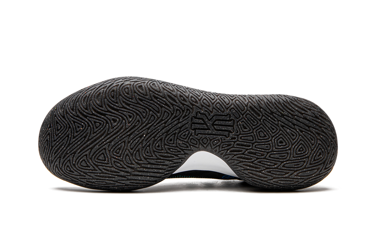 Kyrie Flytrap V CZ4100 001