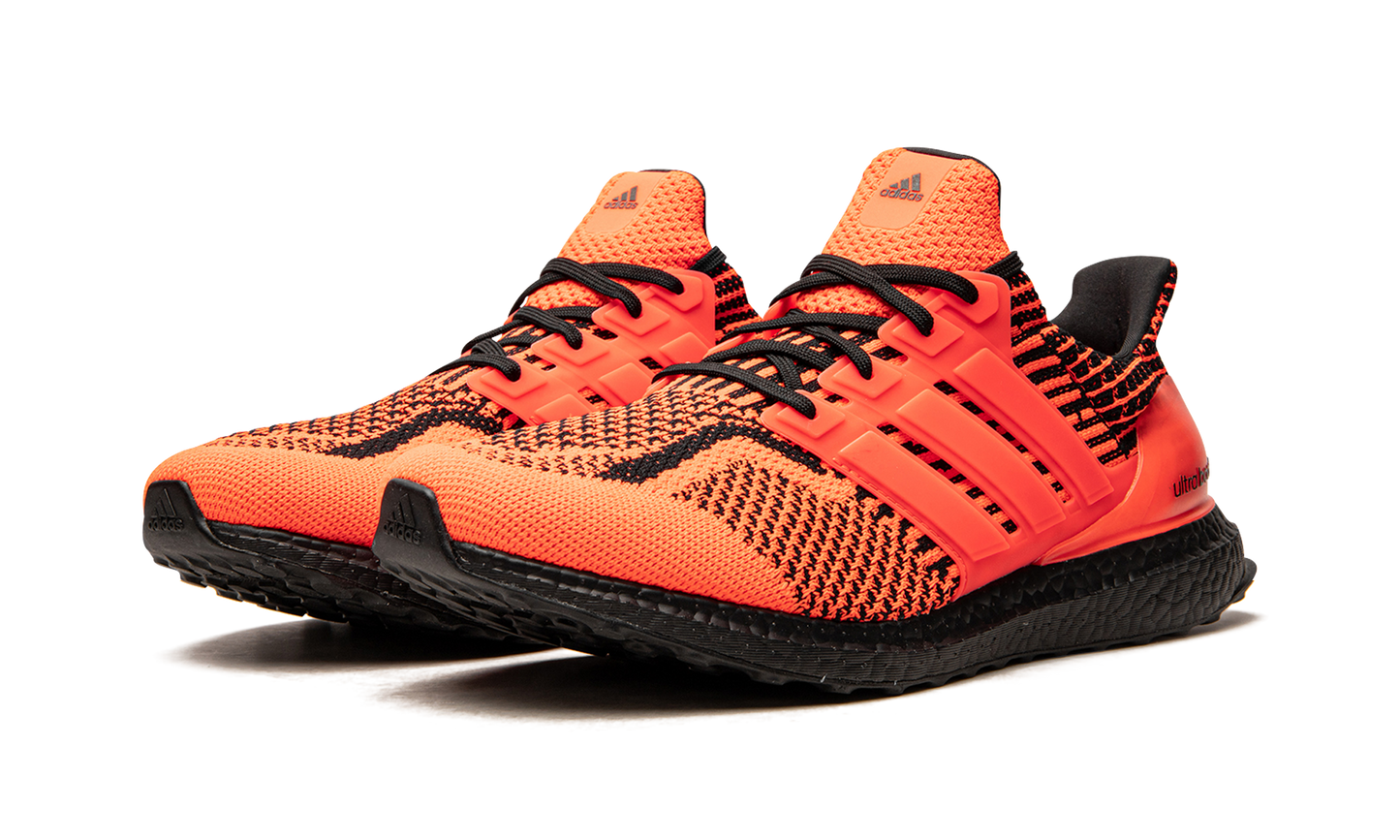 UltraBoost 5.0 DNA "Solar Red / Core Black"
