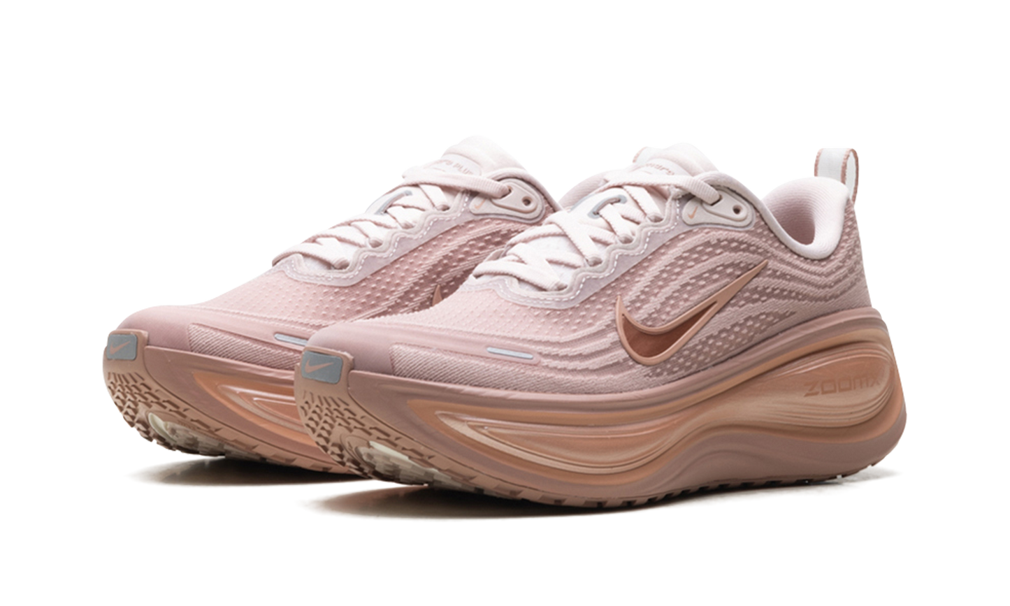 Vomero Plus WMNS "Particle Pink / Rose Gold" HV8154 601