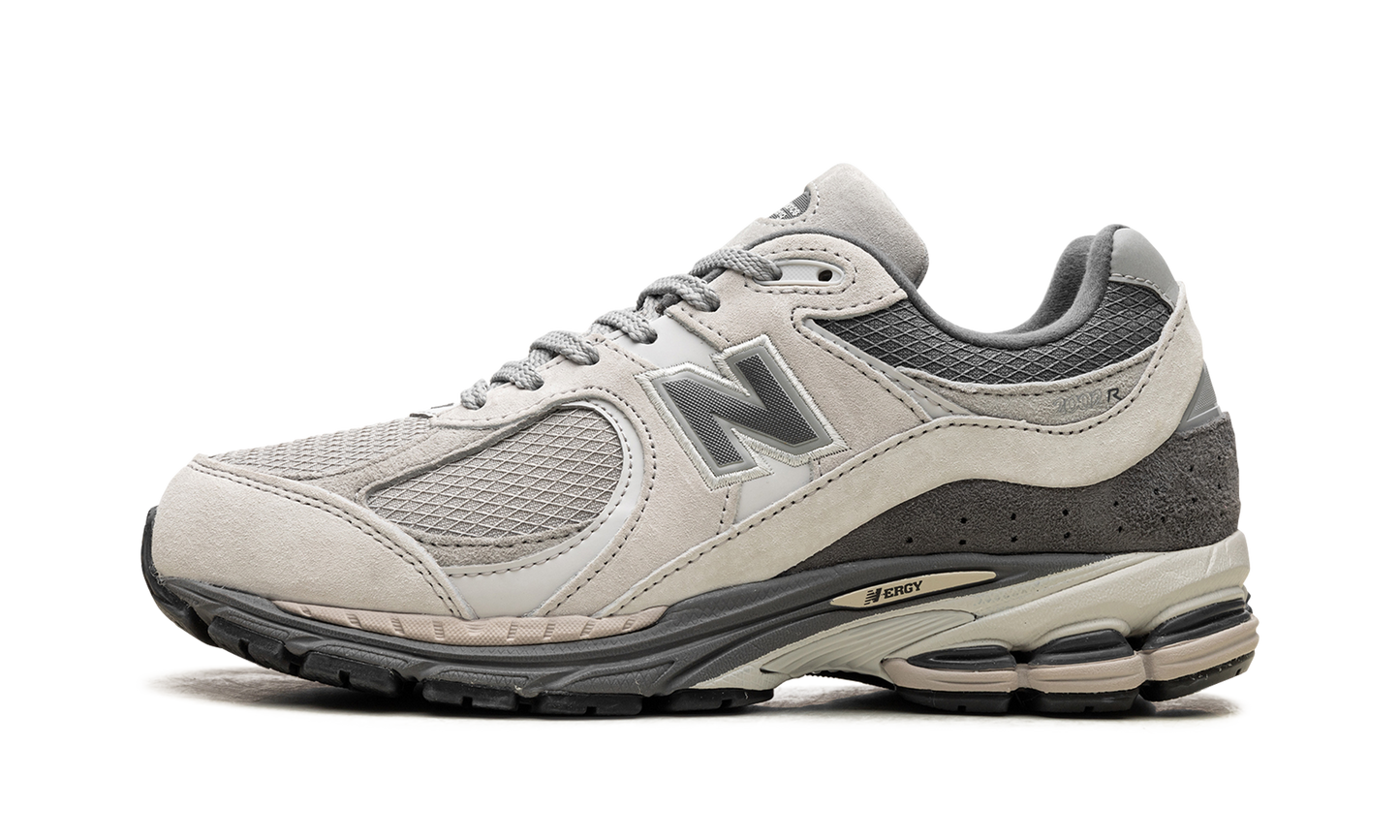 2002R "Raincloud Concrete" M2002RRW