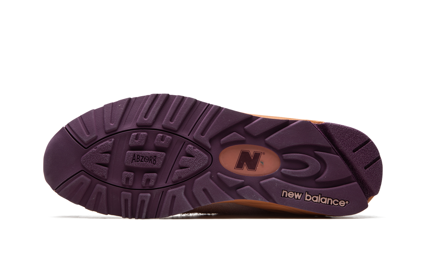 990 V2 "Salehe Bembury - Sand Be The Time" M990SB2