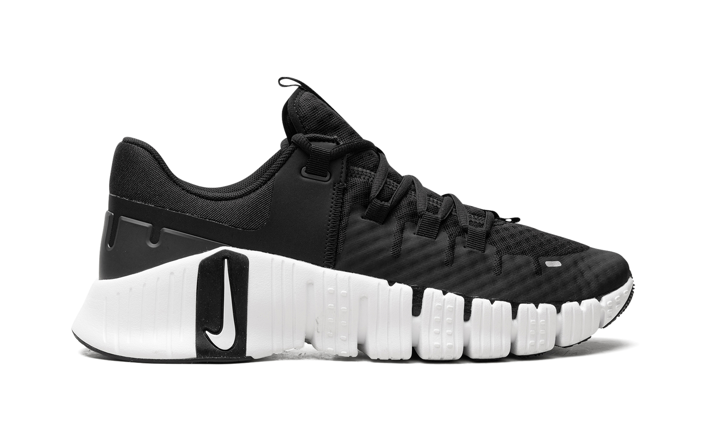 Free Metcon 5 "Black / White" DV3949 001