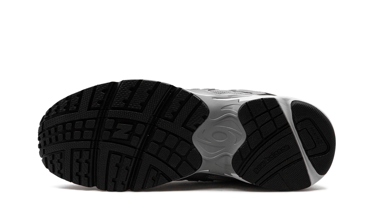 725V1 "METALLIC SILVER" ML725UB