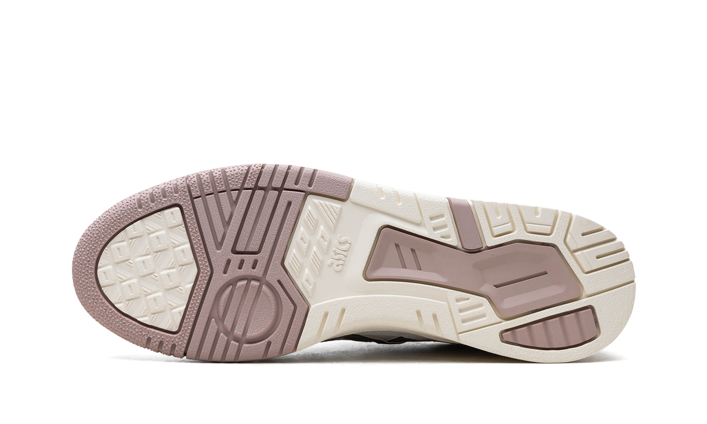 EX89 "White / Clay Grey" 1201A476 107