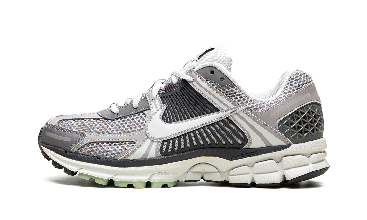 VOMERO 5 WMNS "Cobblestone" FB8825 001