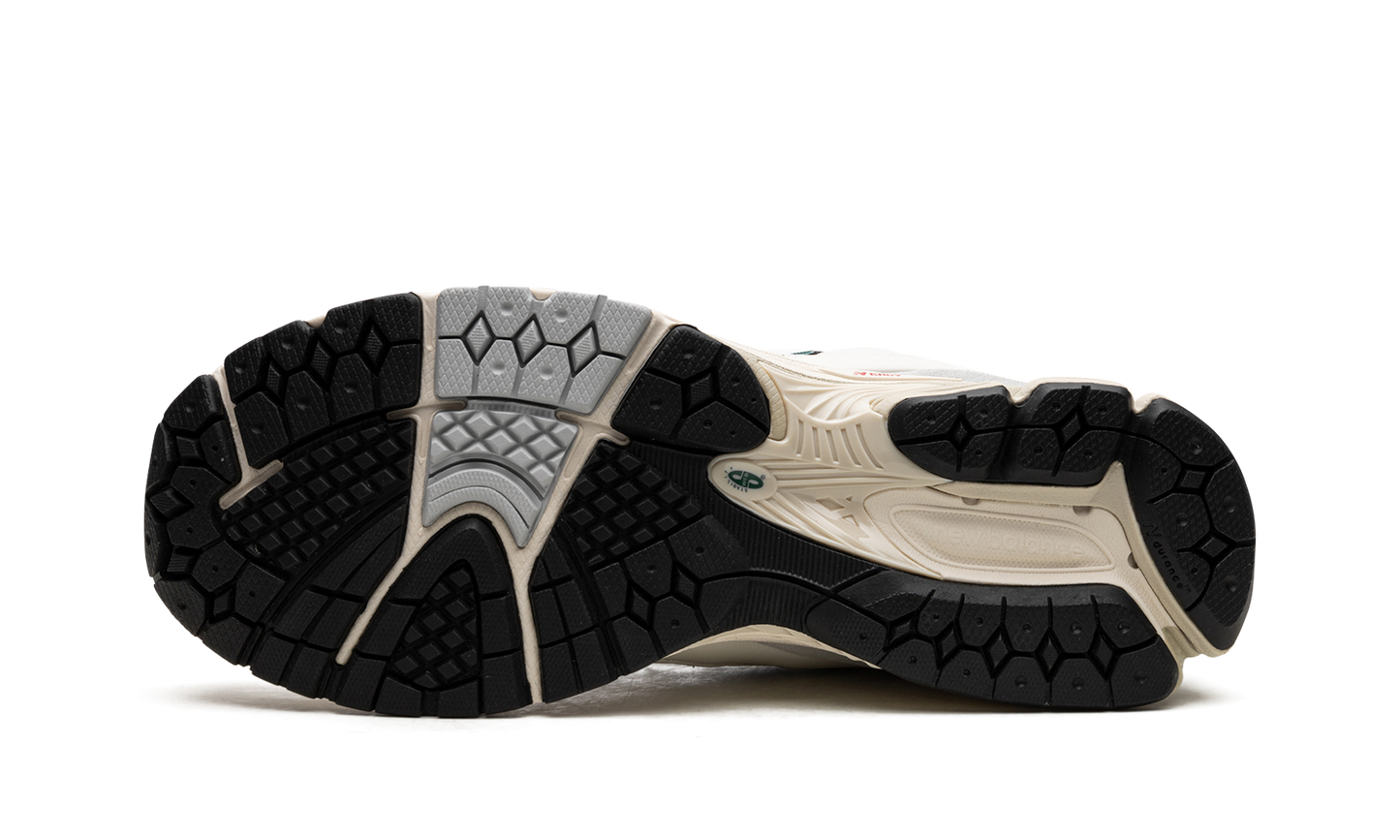 2002R "Sea Salt/Vintage Teal" M2002RVD