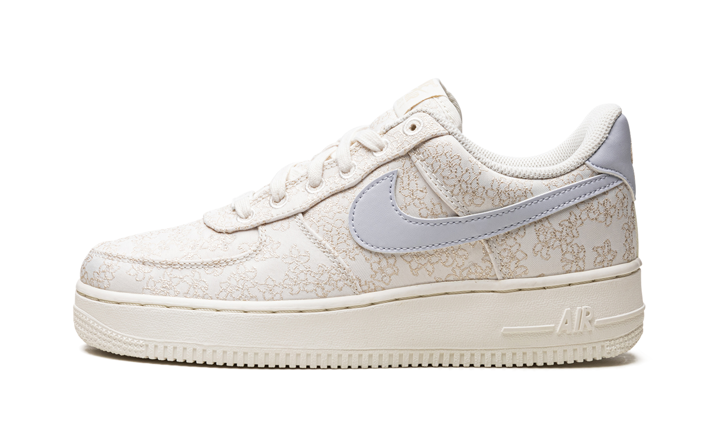 AIR FORCE 1 '07 SE JACQ WMNS "Flower Embroidery" DR6402 900