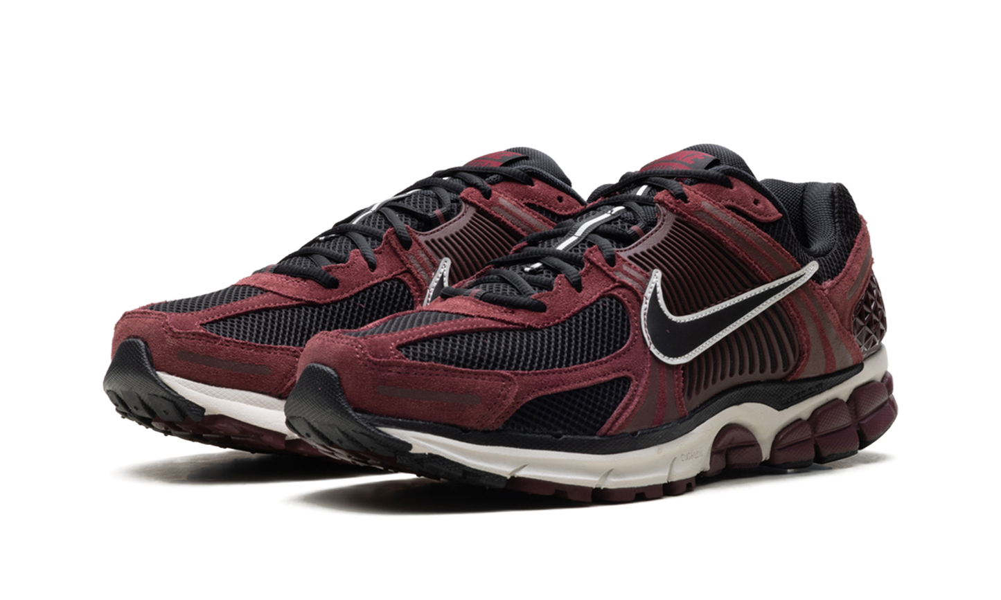 Zoom Vomero 5 "Dark Team Red" HF1553 601