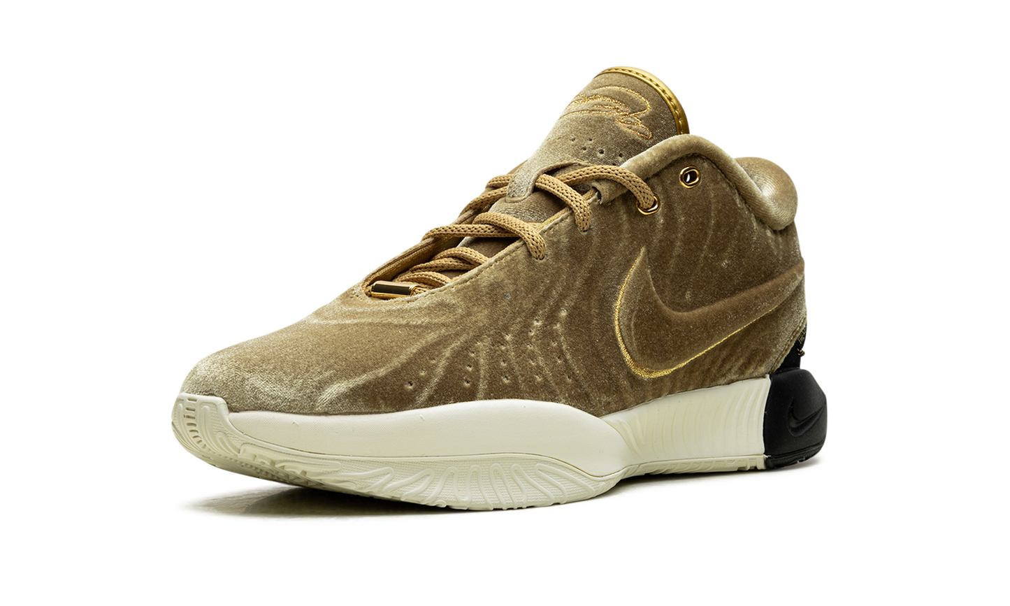 LeBron 21 EP "The Shop Nobility (Solid Sole)" FZ7884 700