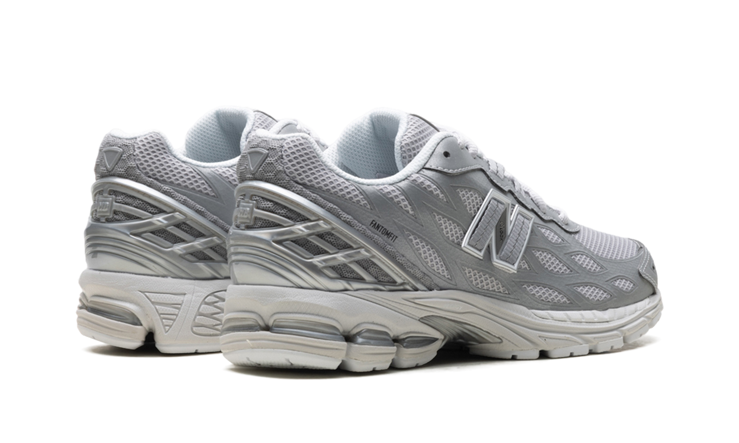 1906W "Silver Metallic" U1906WFE