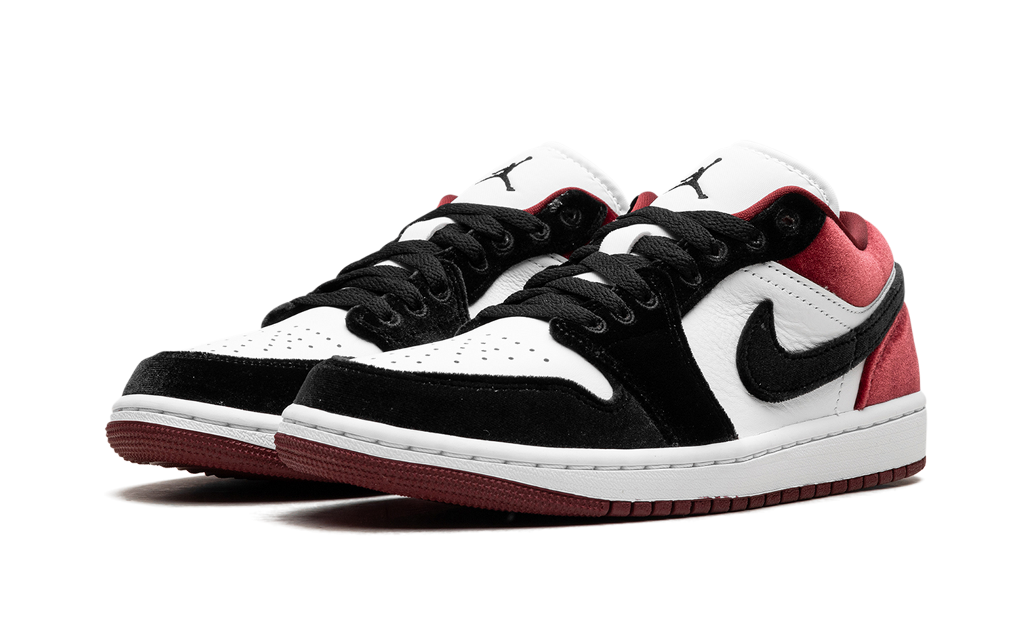 Jordan 1 Low SE WMNS "Velvet Black Toe" FZ3242 001