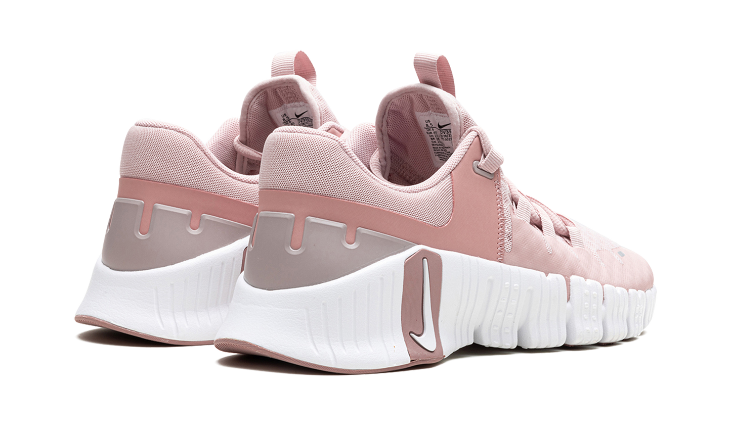 WMNS Nike Free Metcon 5 "Pink Oxford" DV3950 600