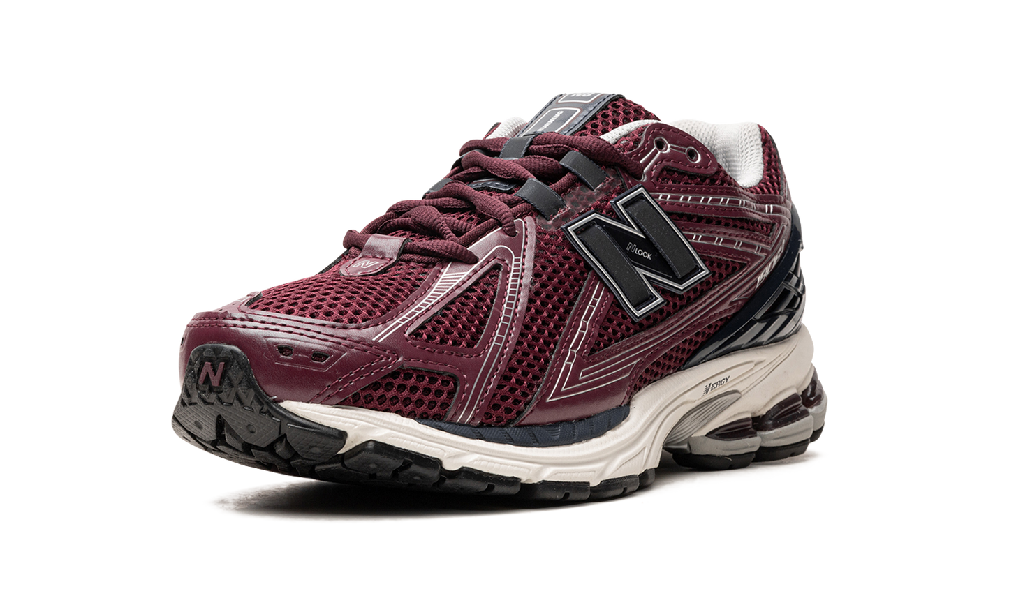 1906R "Burgundy Black" M1906RCC