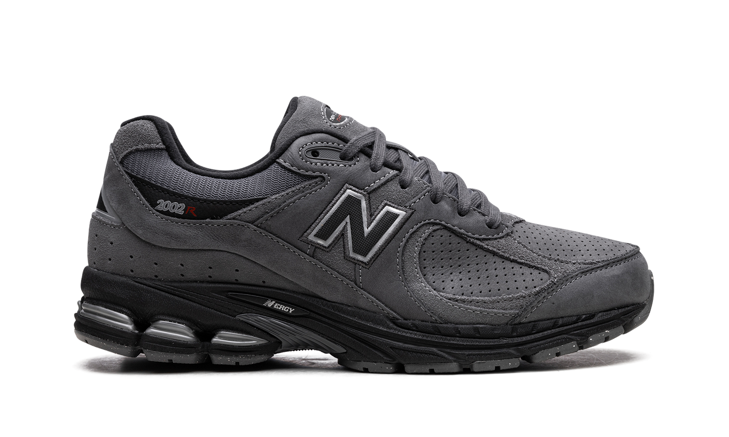 2002R "Castlerock / Black" M2002REH