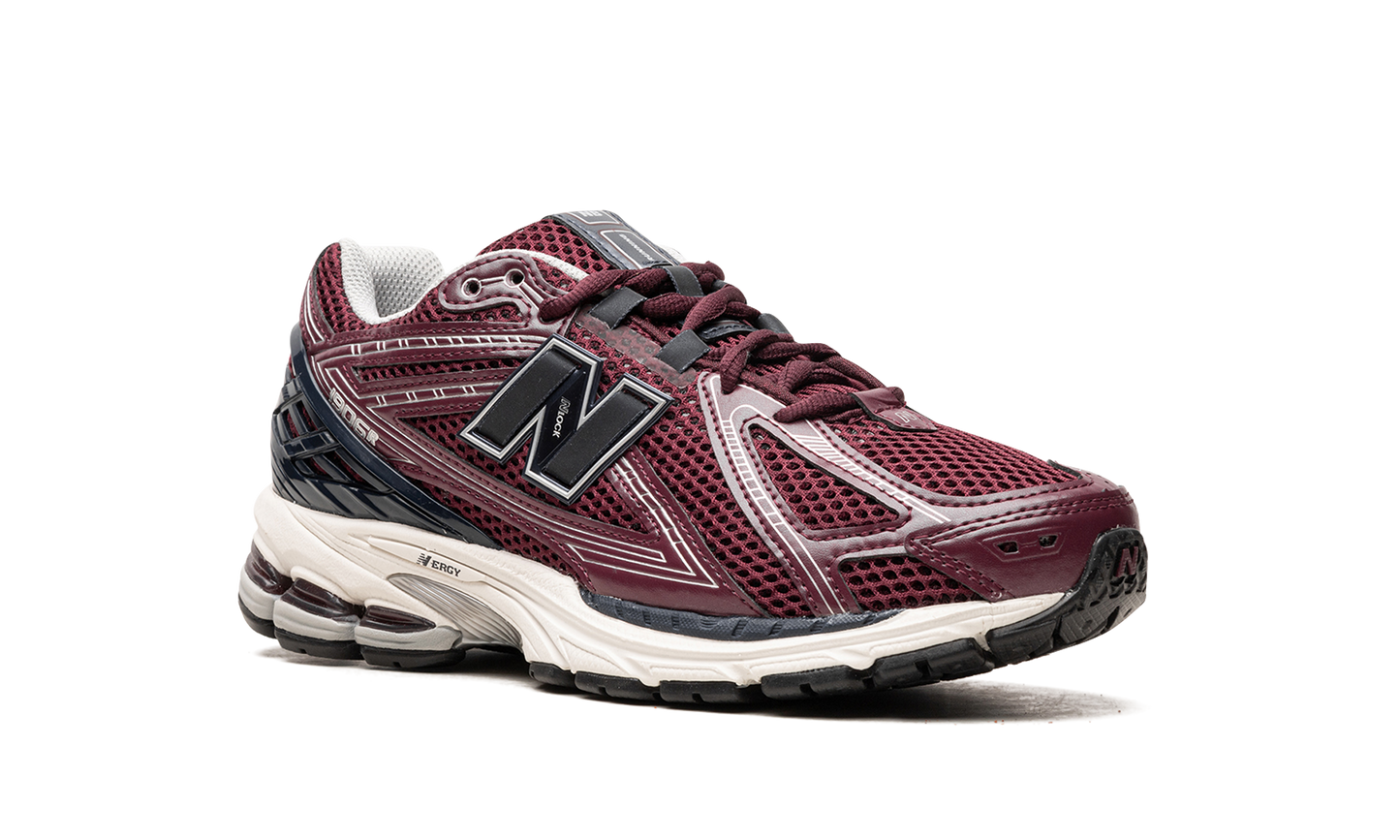 1906R "Burgundy Black" M1906RCC