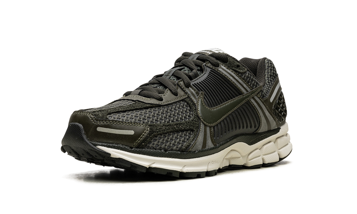 ZOOM VOMERO 5 WMNS "Sequoia" FQ8898 325