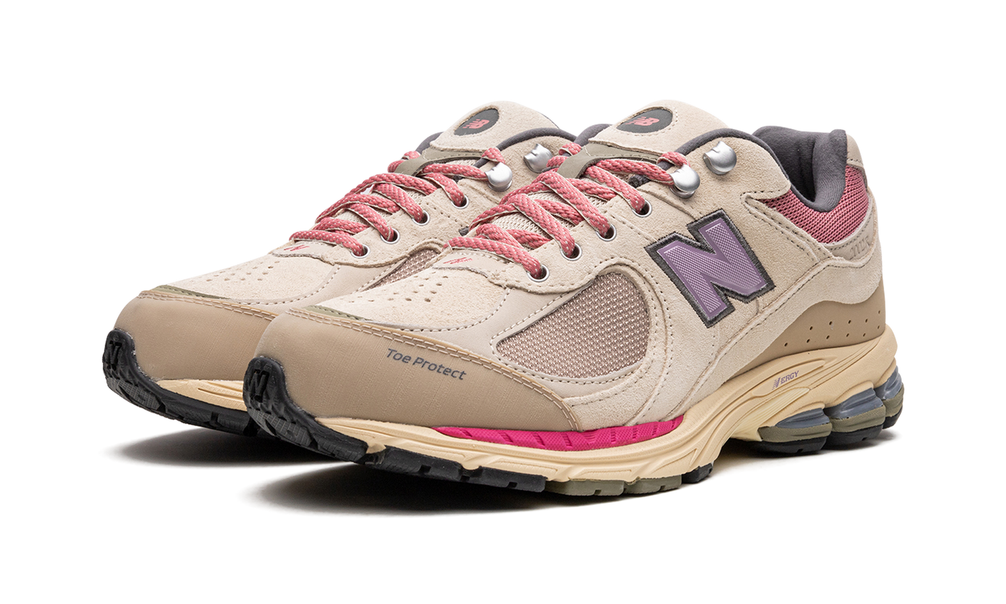 2002R "Hiking Pack - Beige" M2002RWL