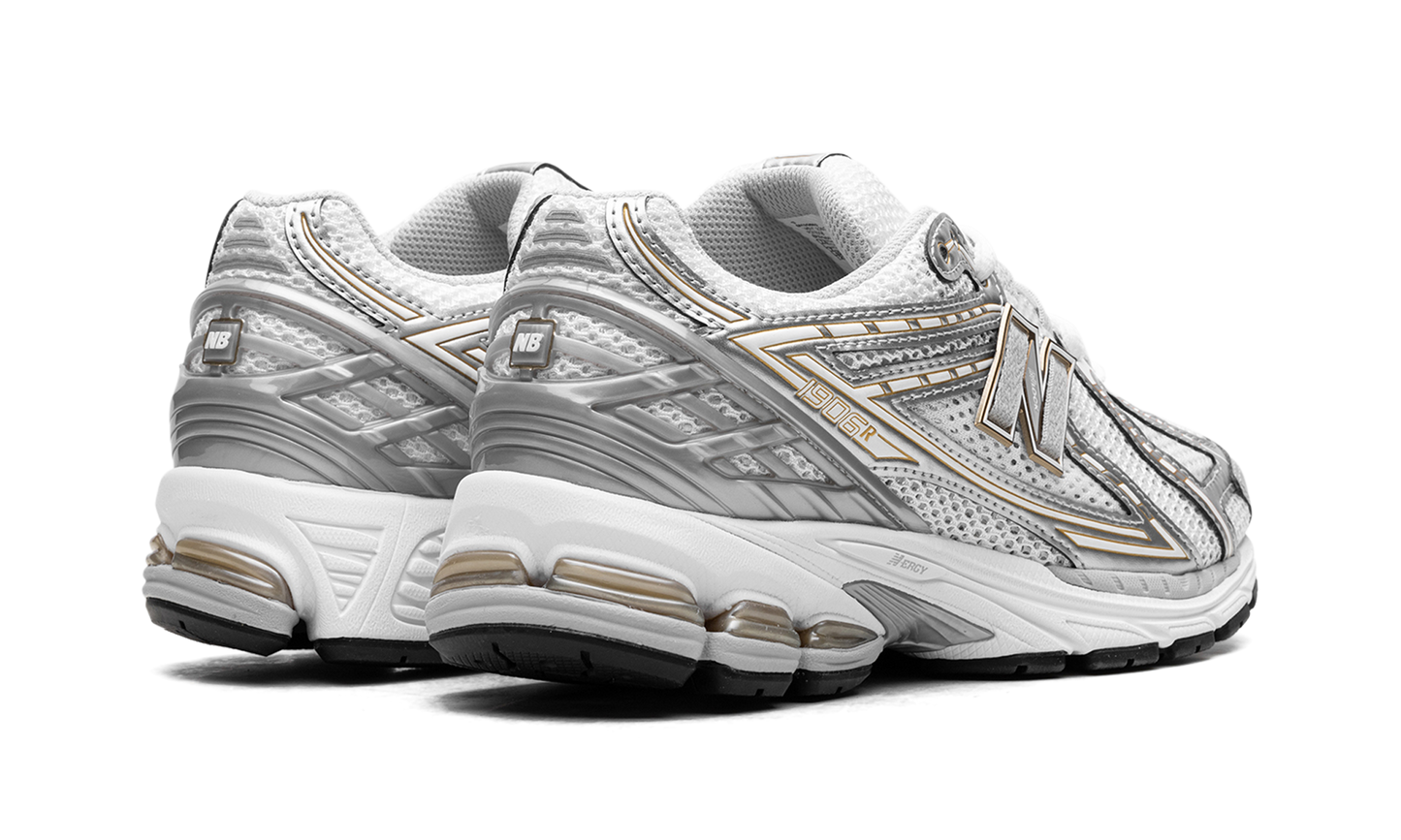 1906R "White Rain Cloud Silver Metallic" M1906RI