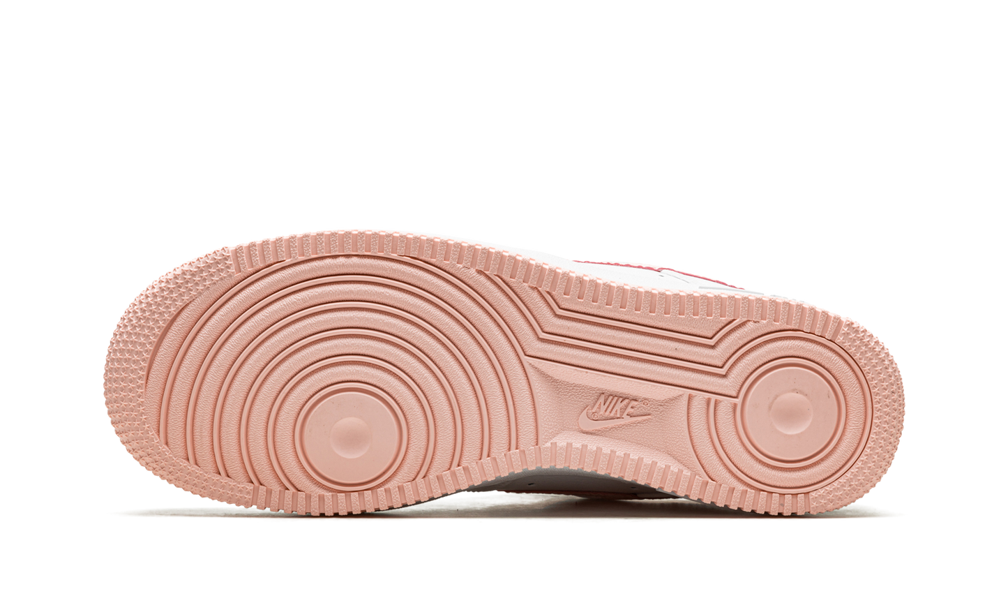 AIR FORCE 1 LO MNS WMNS "Valentine's Day 2022" DQ9320 100