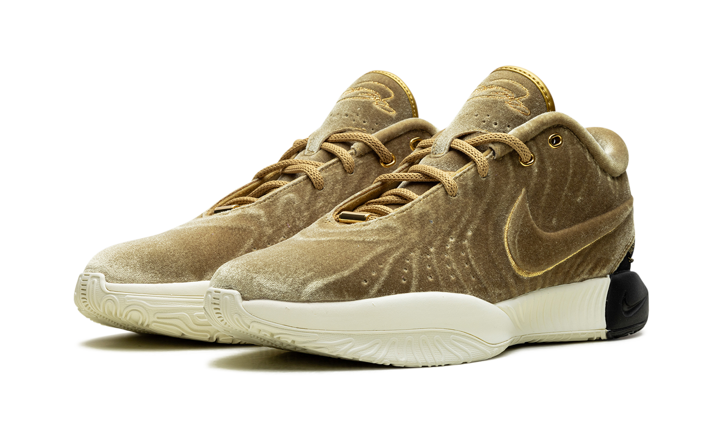 LeBron 21 EP "The Shop Nobility (Solid Sole)" FZ7884 700